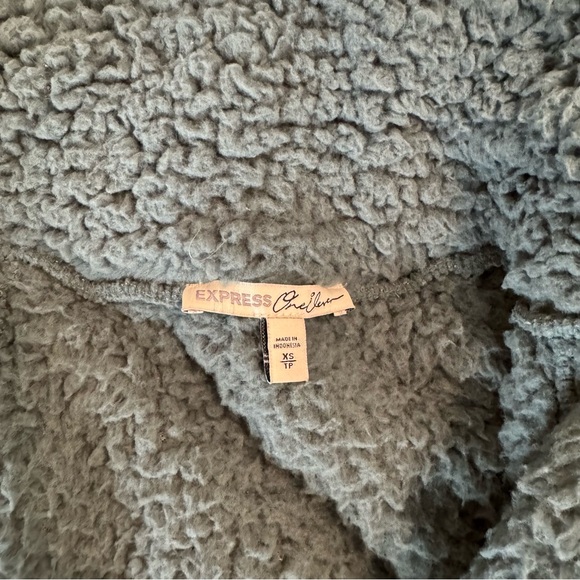 Express Fleece Pullover - Picture 7 of 7